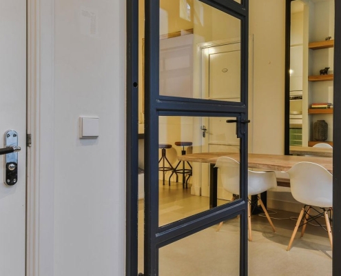 Puerta de cristal o cerramiento de hierro